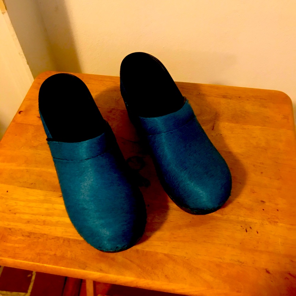Sanitas Blue Fur Clogs